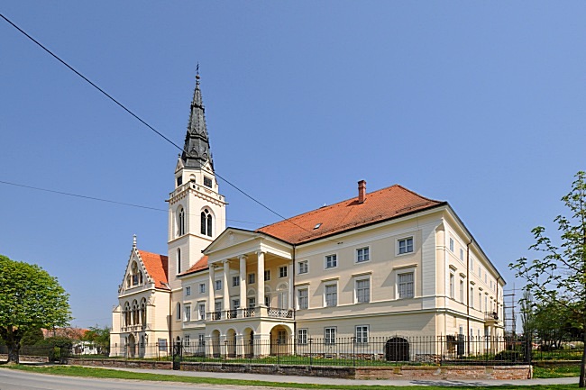 GRKOKATOLIČKA KATEDRALA SVETOGA TROJSTVA, KRIŽEVCI - Najbolje u Hrvatskoj 