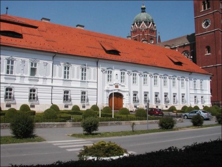 BISKUPSKI DVOR U ĐAKOVU - Najbolje u Hrvatskoj 