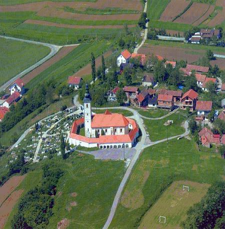 CRKVA SVETA TRI KRALJA U KOMINU U BLIZINI SVETOG IVANA ZELINE - Najbolje u Hrvatskoj 