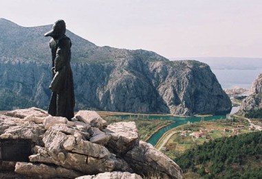 SPOMENIK MILE GOJSALIĆ NA VIDIKOVCU POKRAJ OMIŠA - Najbolje u Hrvatskoj 