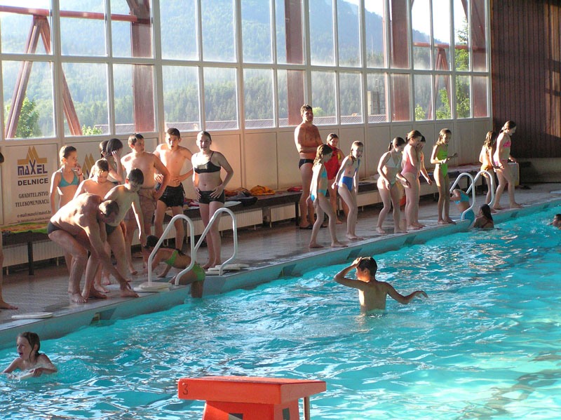 KLIZALIŠTE, SPORTSKA DVORANA I BAZEN U DELNICAMA - Najbolje u Hrvatskoj 