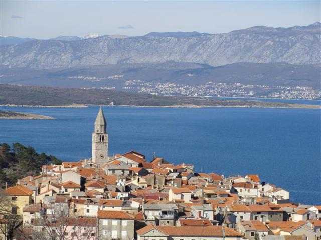 VRBNIK – GRAD S NAJUŽOM ULICOM NA SVIJETU - Najbolje u Hrvatskoj 